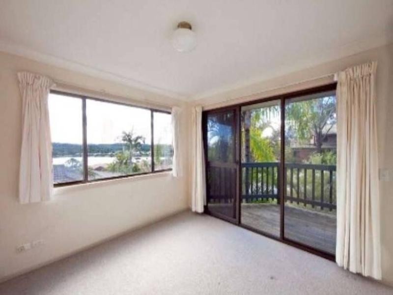 2/9 Daisy Street, Elanora QLD 4221