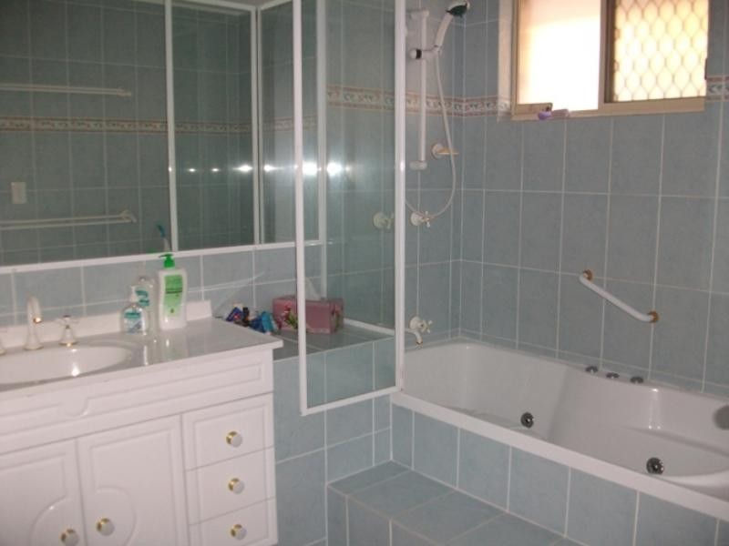 1 Lancelin Drive, Mermaid Waters QLD 4218