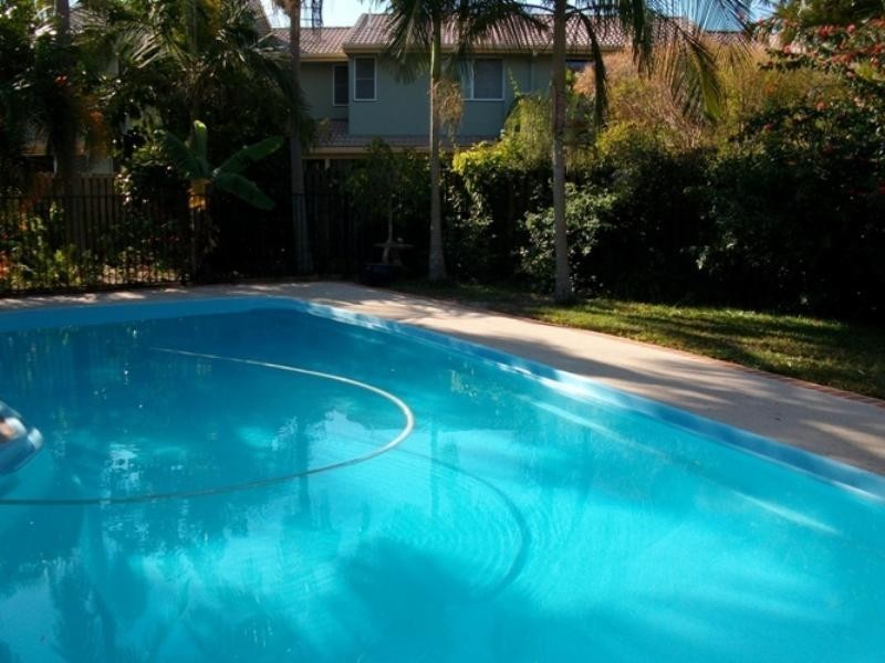 1 Lancelin Drive, Mermaid Waters QLD 4218