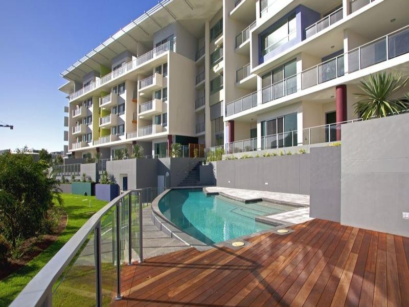 219/2 Riverwalk Avenue, Robina QLD 4226