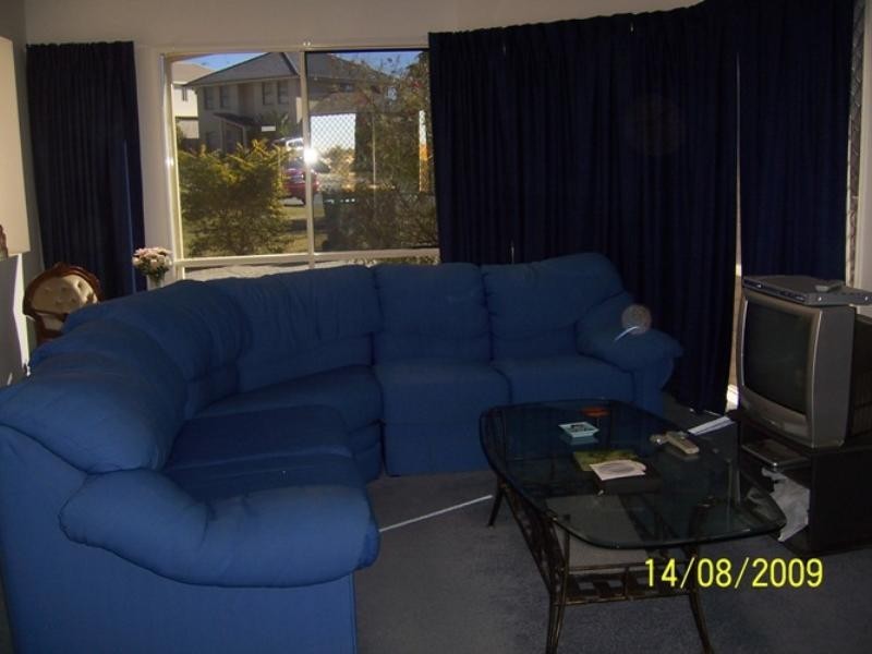 1 Moyenne Crescent, Varsity Lakes QLD 4227