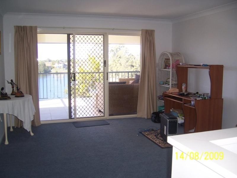 1 Moyenne Crescent, Varsity Lakes QLD 4227