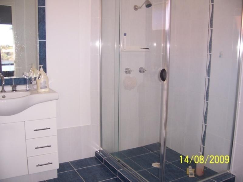 1 Moyenne Crescent, Varsity Lakes QLD 4227