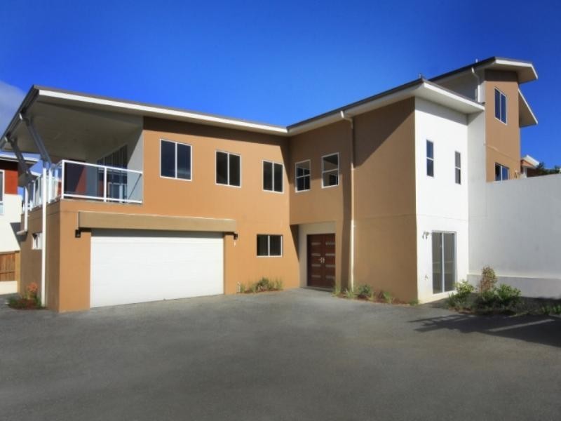 2/17 Andromeda Parade, Robina QLD 4226