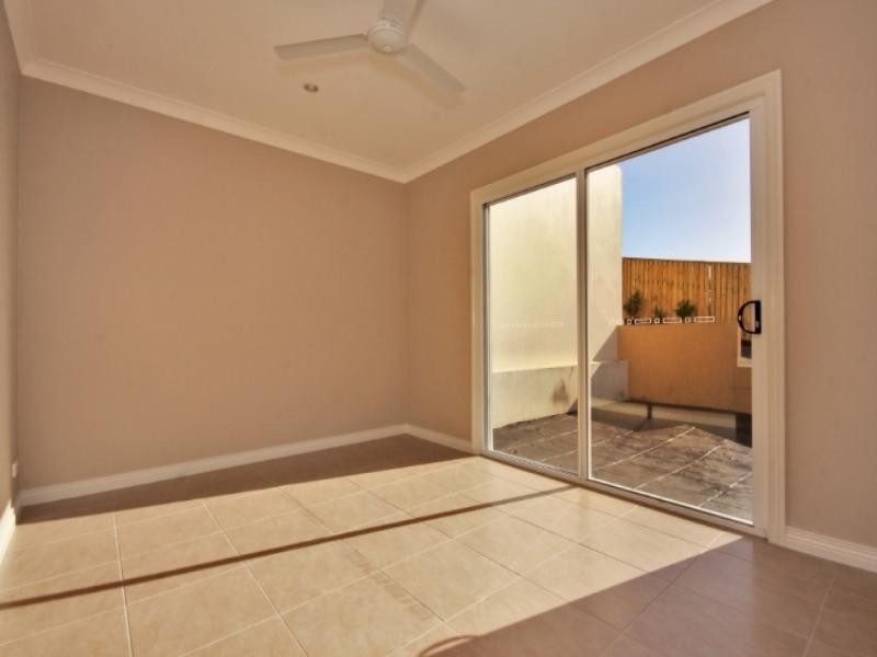 2/17 Andromeda Parade, Robina QLD 4226