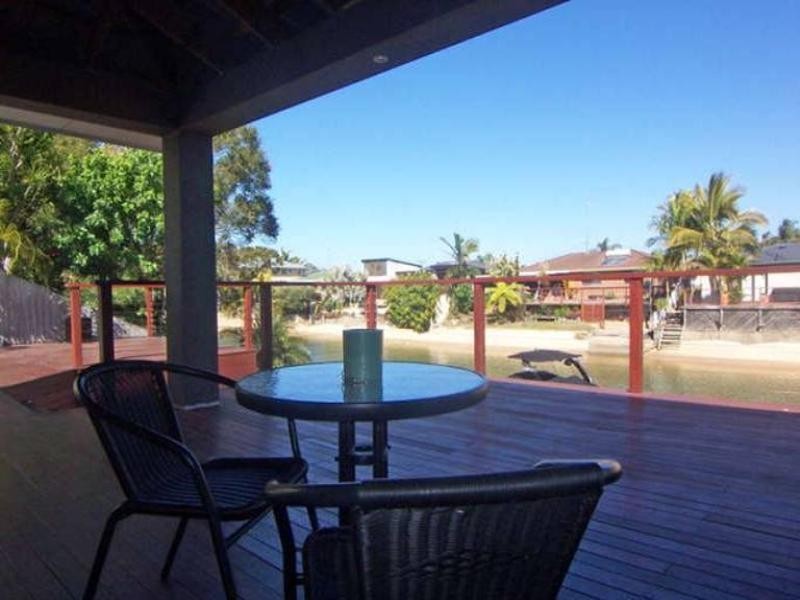 4 Alvarado Court, Broadbeach Waters QLD 4218