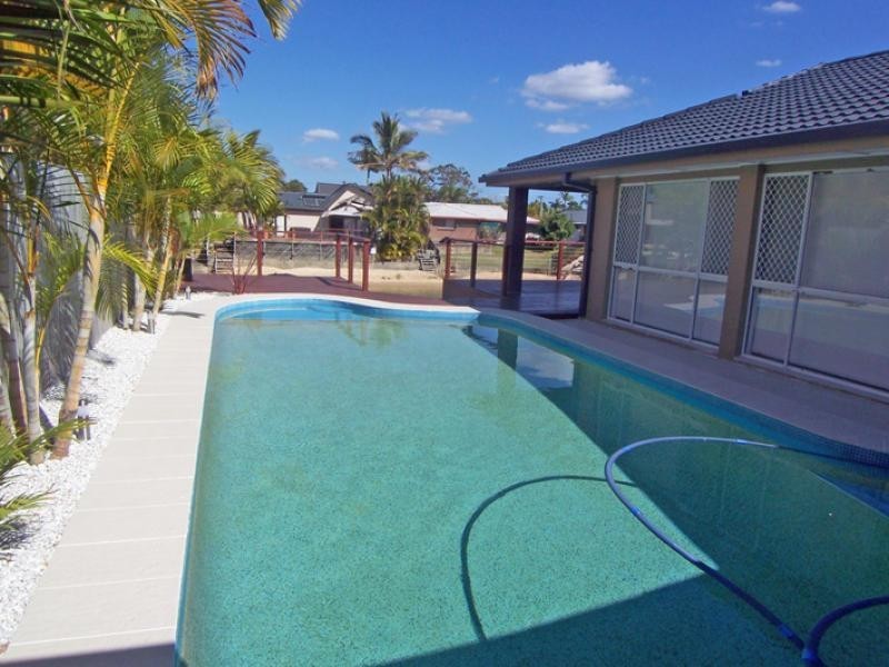 4 Alvarado Court, Broadbeach Waters QLD 4218