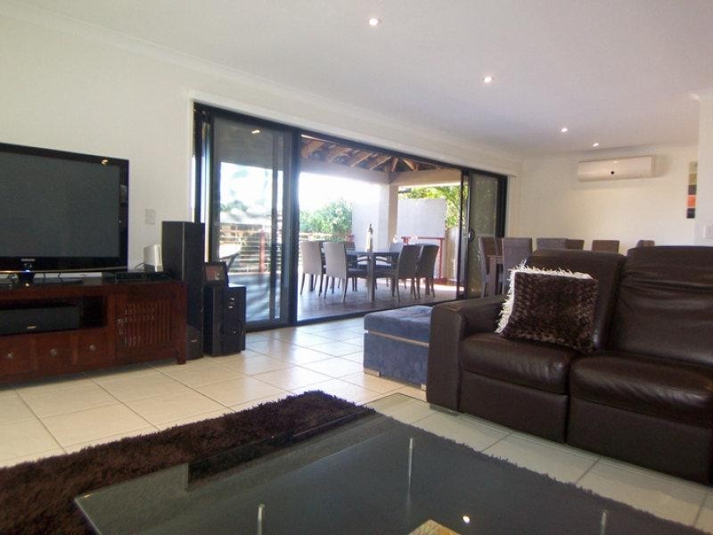 4 Alvarado Court, Broadbeach Waters QLD 4218