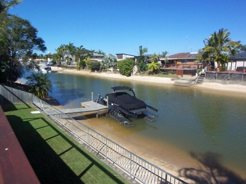 4 Alvarado Court, Broadbeach Waters QLD 4218