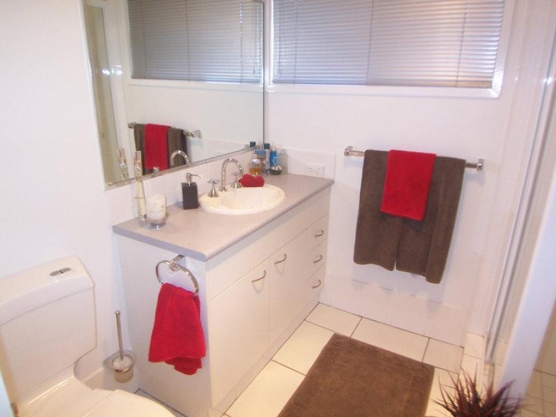 4 Alvarado Court, Broadbeach Waters QLD 4218