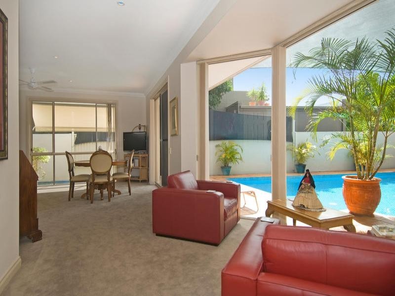 42 Kirralee Drive, Robina QLD 4226