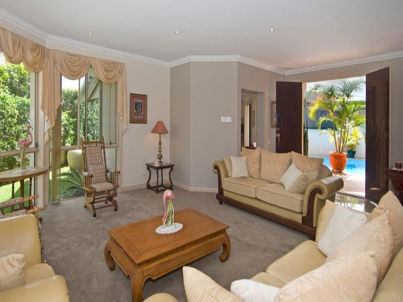 42 Kirralee Drive, Robina QLD 4226