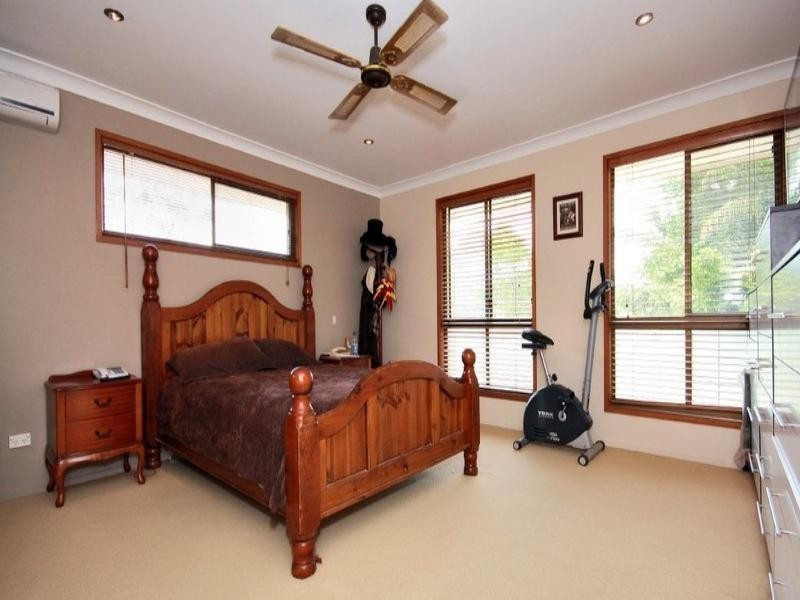 16 Baron Court, Tallai QLD 4213