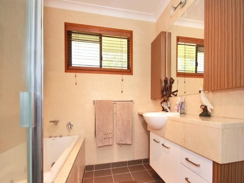 16 Baron Court, Tallai QLD 4213