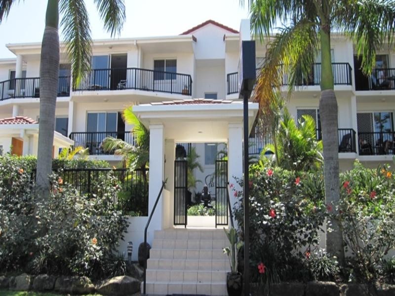 18/15 Surf Street, Mermaid Beach QLD 4218