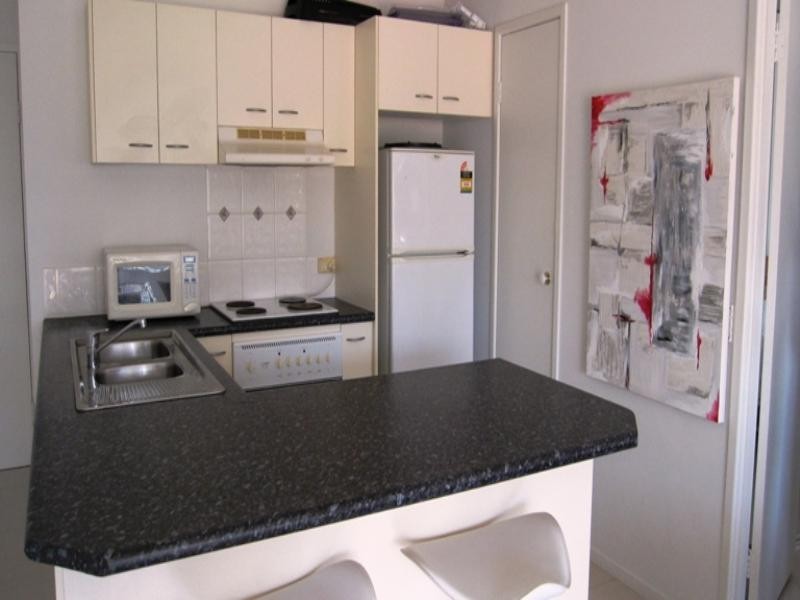 18/15 Surf Street, Mermaid Beach QLD 4218