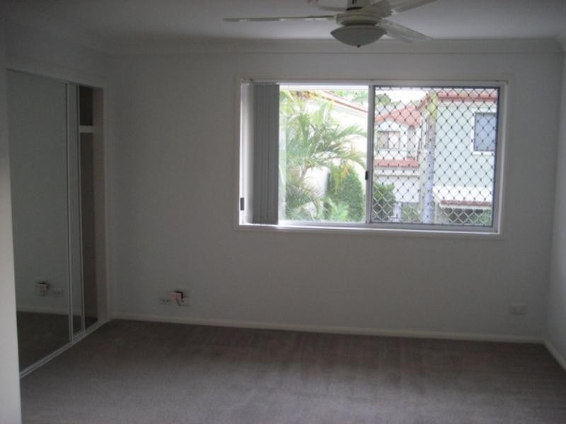 4/63 Benowa Road, Southport QLD 4215