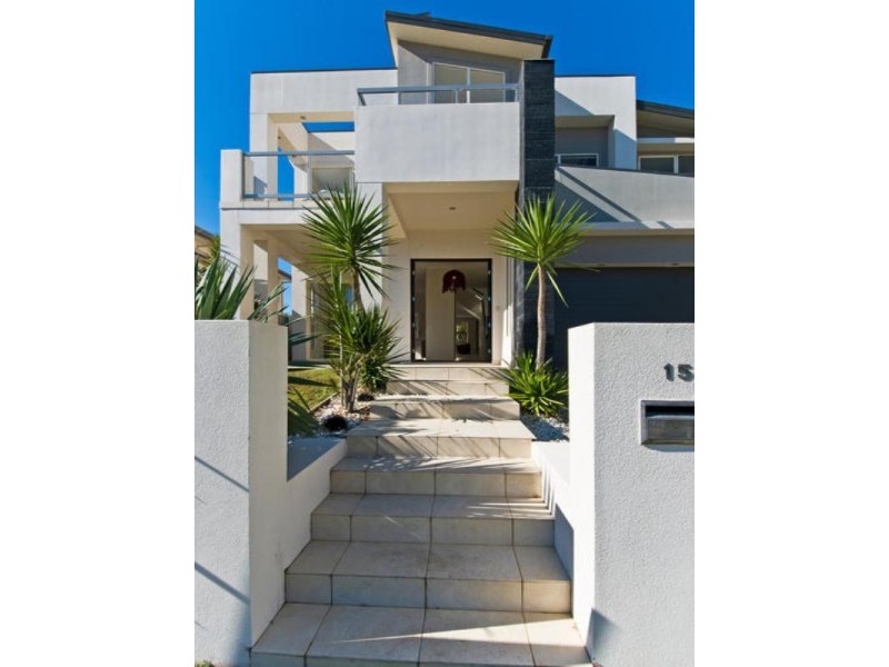 15 Port Peyra Crescent, Varsity Lakes QLD 4227