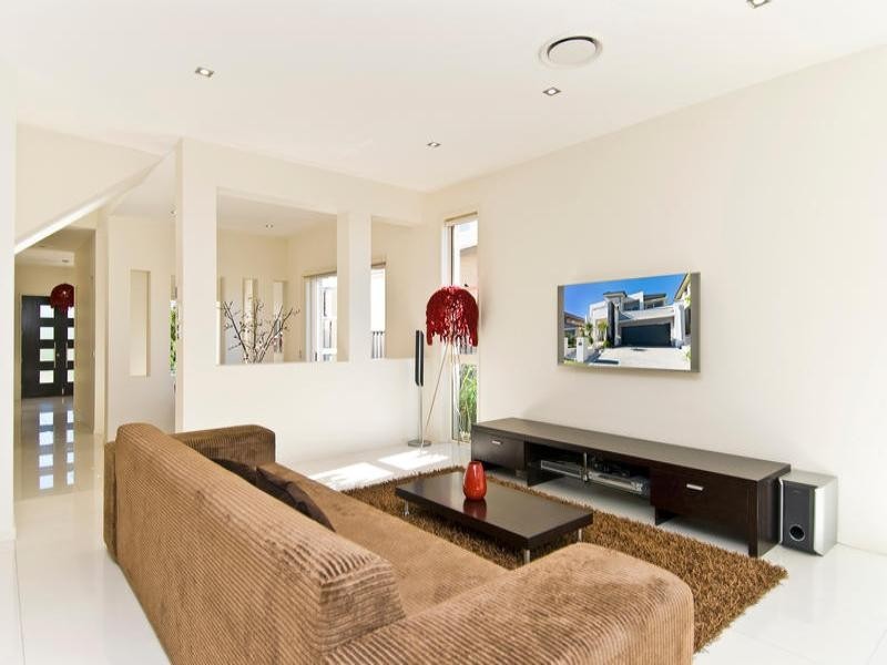 15 Port Peyra Crescent, Varsity Lakes QLD 4227