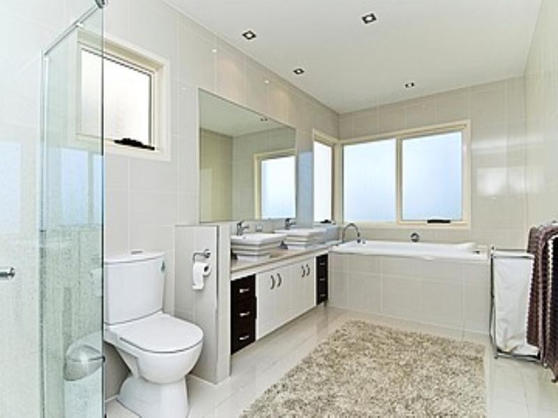 15 Port Peyra Crescent, Varsity Lakes QLD 4227