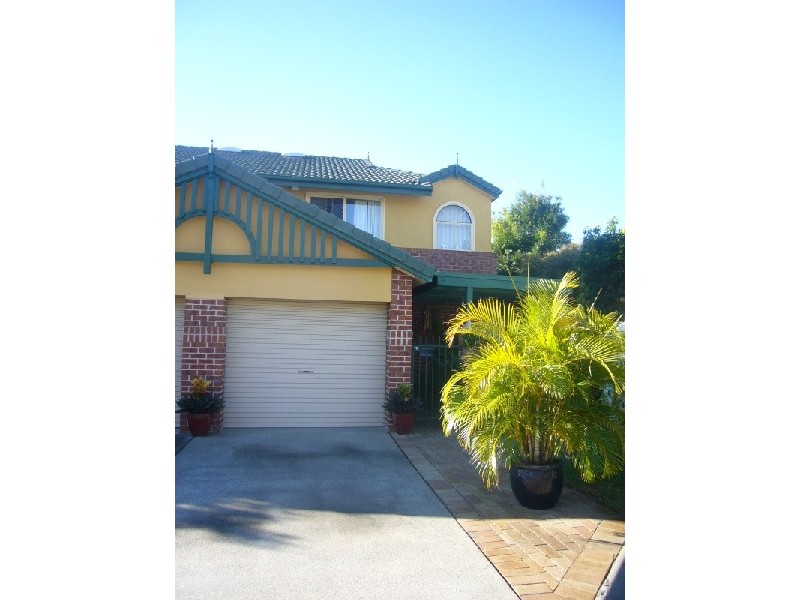 Clear Island Waters QLD 4226