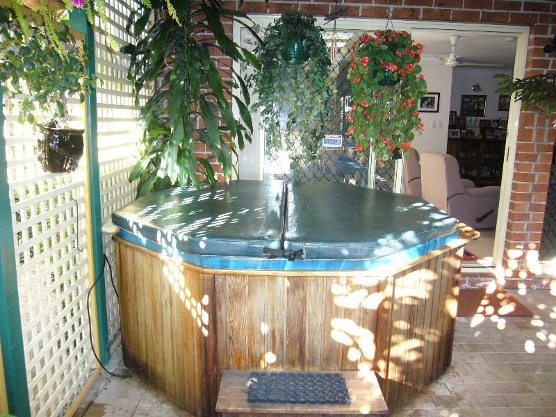 Clear Island Waters QLD 4226