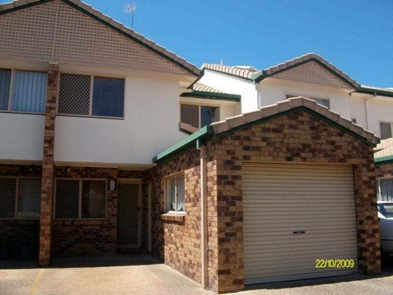 2/4 Lowood Court, Varsity Lakes QLD 4227