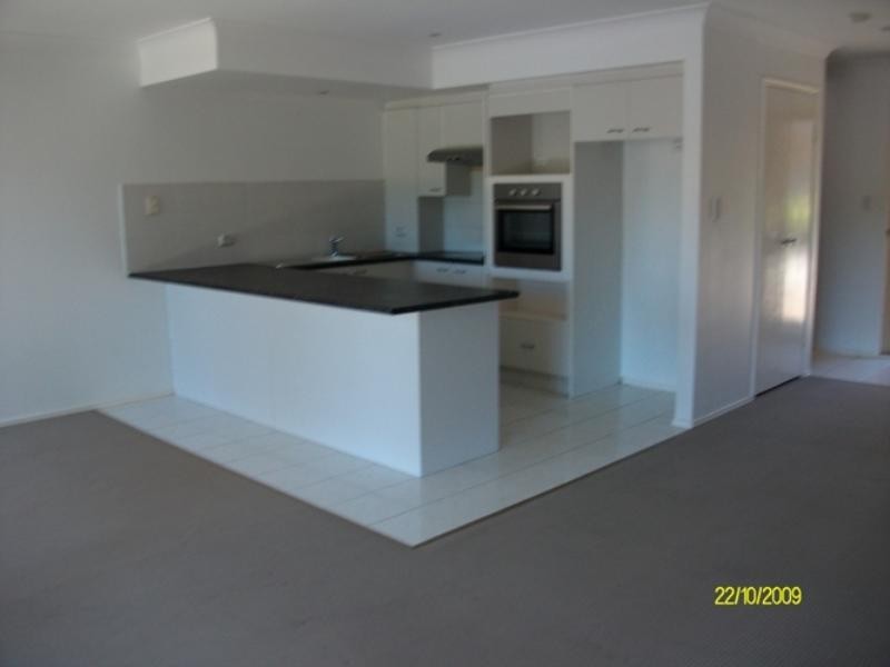 2/4 Lowood Court, Varsity Lakes QLD 4227