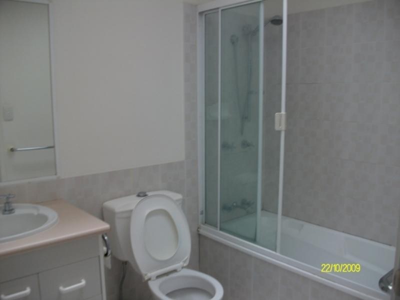 2/4 Lowood Court, Varsity Lakes QLD 4227