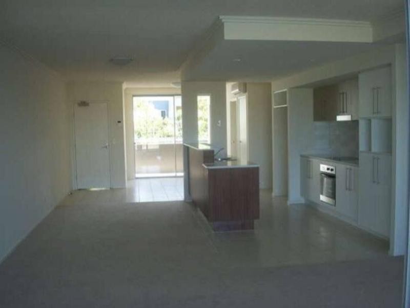 8/11 Promenade Avenue, Robina QLD 4226