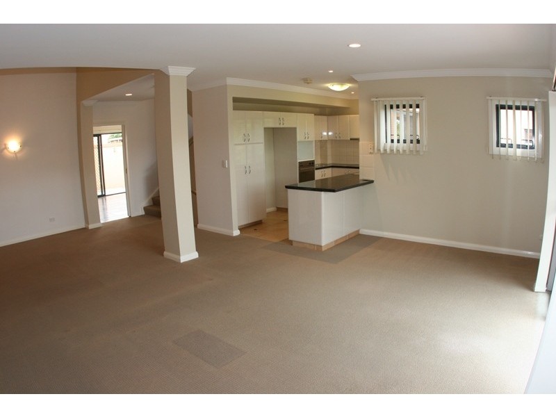 6/117 Palm Meadows Drive, Carrara QLD 4211