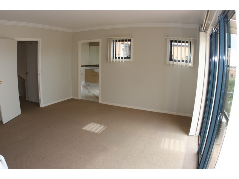 6/117 Palm Meadows Drive, Carrara QLD 4211