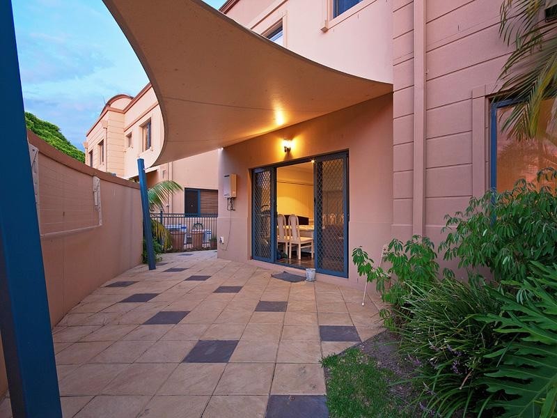 6/117 Palm Meadows Drive, Carrara QLD 4211