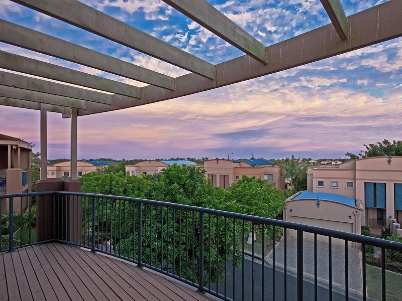 6/117 Palm Meadows Drive, Carrara QLD 4211