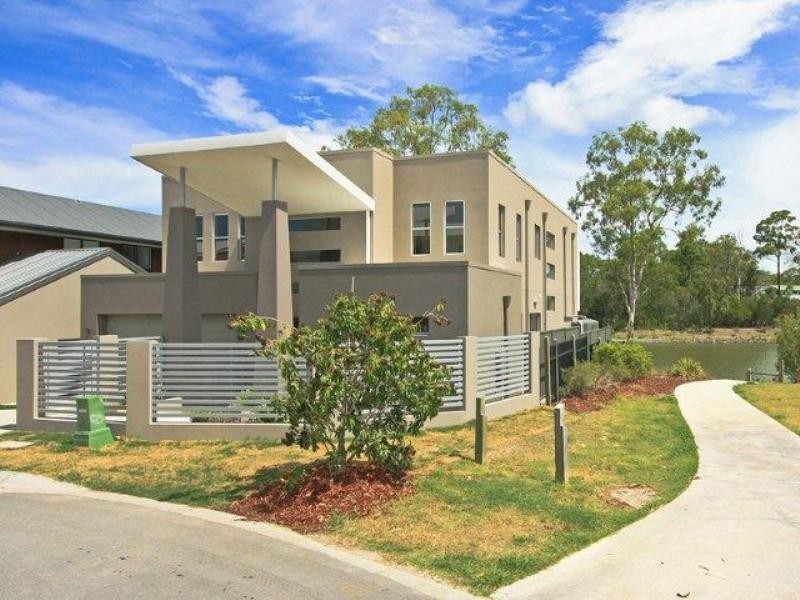 8 Cape Martin Lane, Varsity Lakes QLD 4227