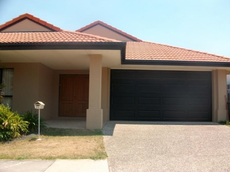 25 Palma Crescent, Varsity Lakes QLD 4227