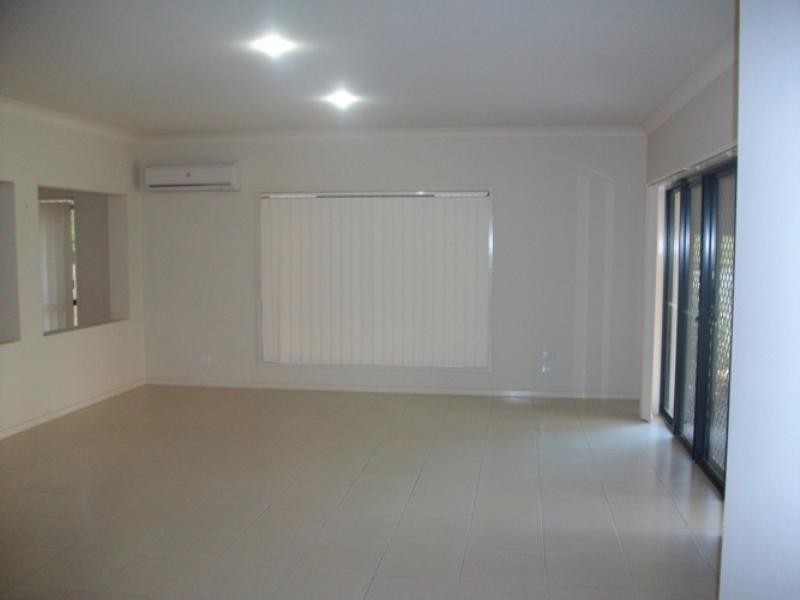 25 Palma Crescent, Varsity Lakes QLD 4227