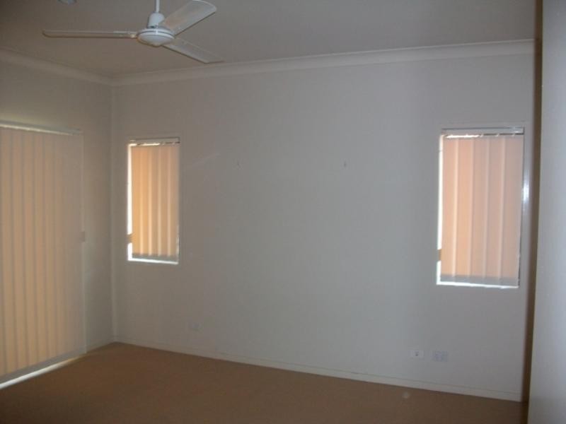 25 Palma Crescent, Varsity Lakes QLD 4227
