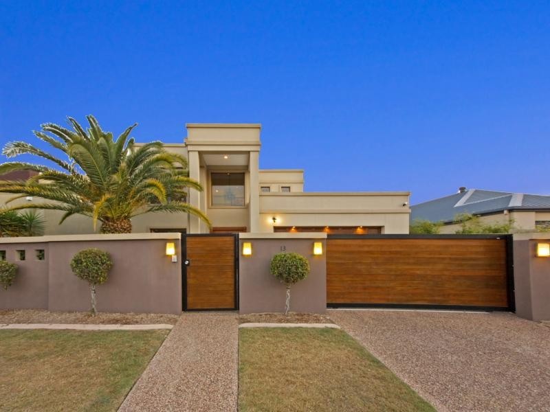 13 La Spezia Court, Isle Of Capri QLD 4217