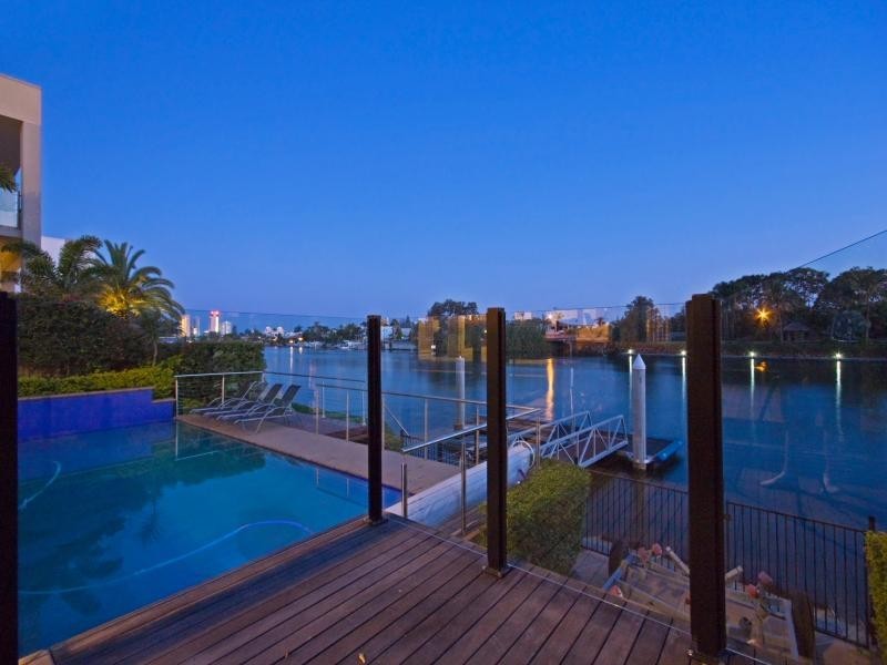 13 La Spezia Court, Isle Of Capri QLD 4217