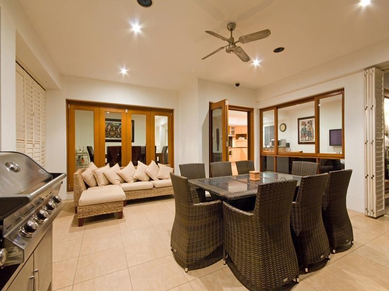 13 La Spezia Court, Isle Of Capri QLD 4217