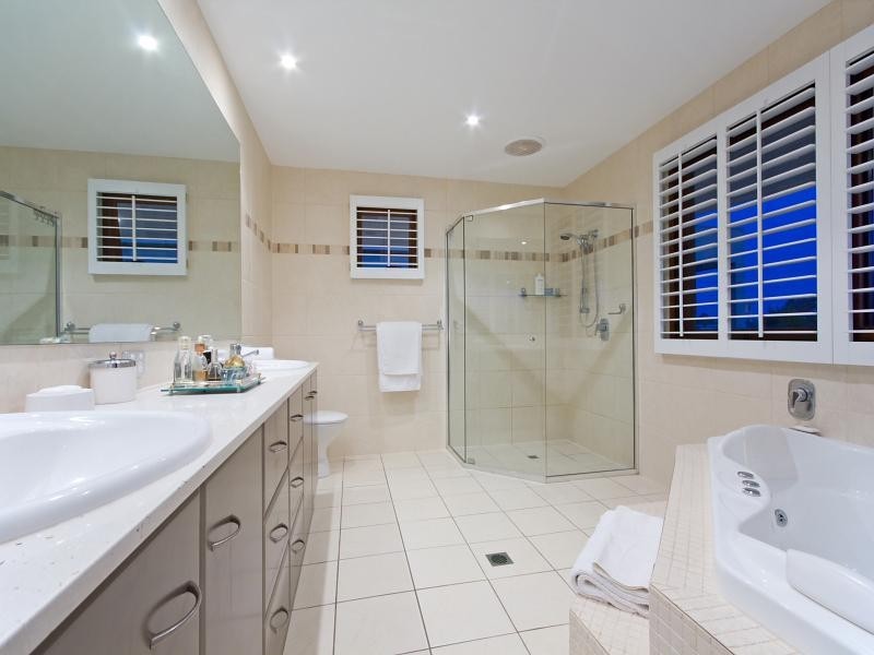 13 La Spezia Court, Isle Of Capri QLD 4217