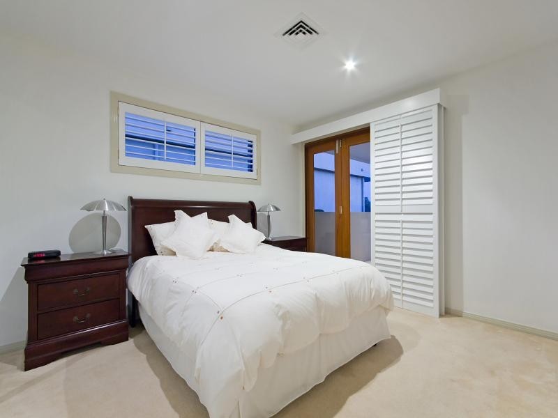 13 La Spezia Court, Isle Of Capri QLD 4217