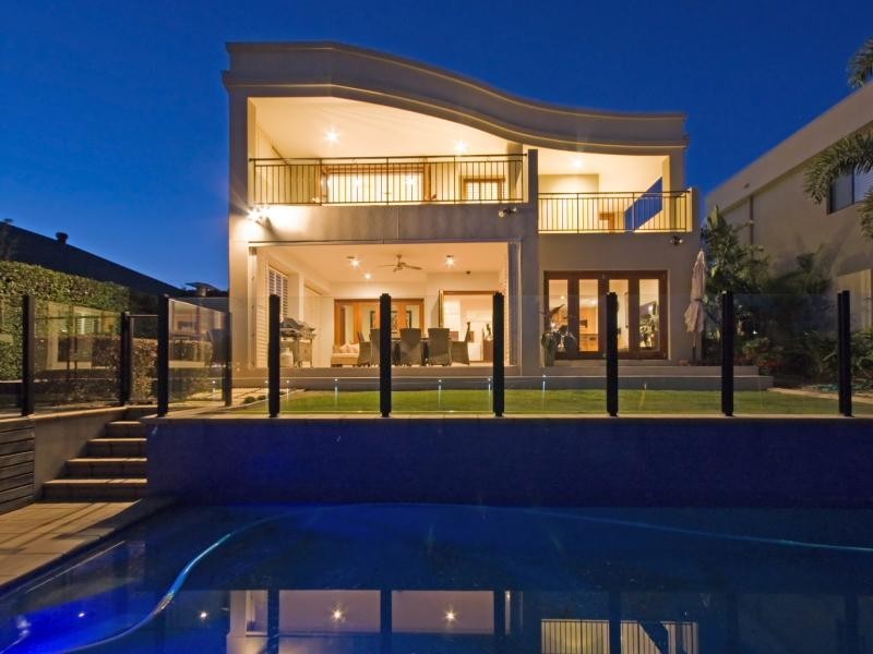 13 La Spezia Court, Isle Of Capri QLD 4217