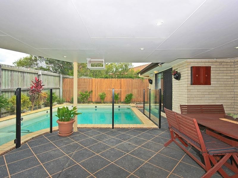 18 Camphorwood Court, Robina QLD 4226