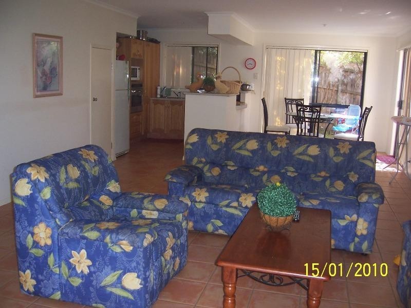 2/39 Pine Valley Drive, Robina QLD 4226