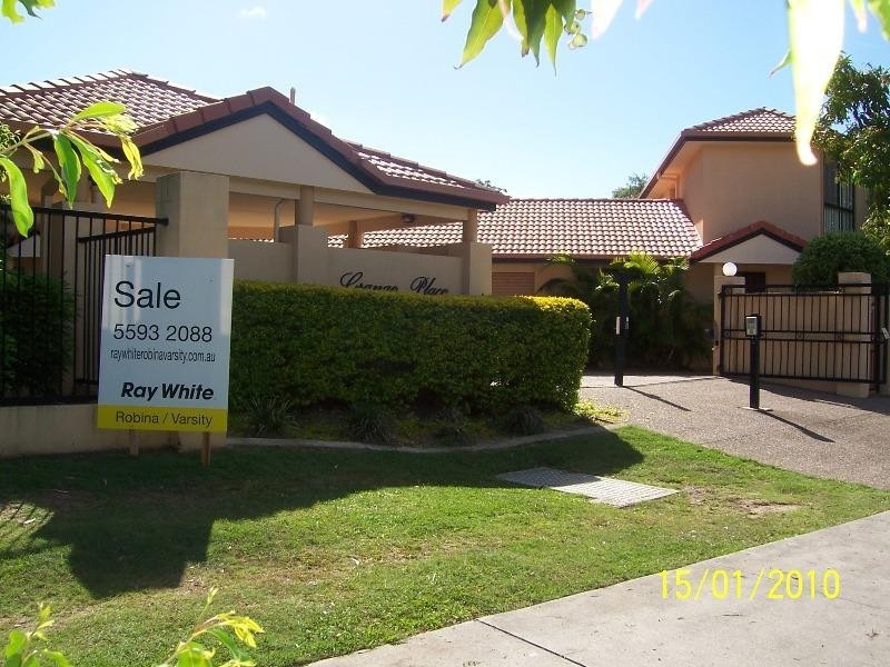 2/39 Pine Valley Drive, Robina QLD 4226