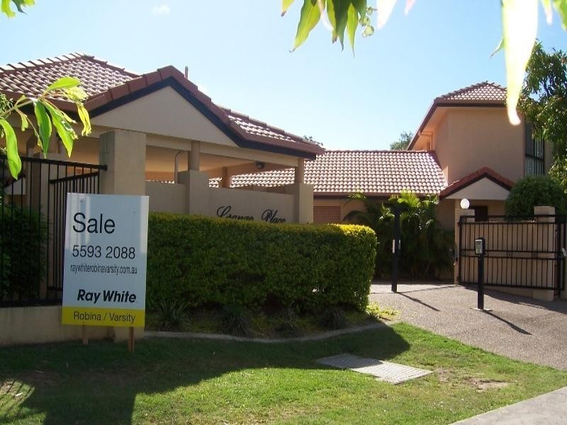 2/39 Pine Valley Drive, Robina QLD 4226