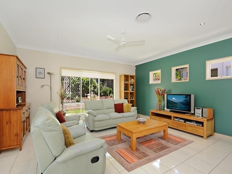 17 Port Peyra Crescent, Varsity Lakes QLD 4227