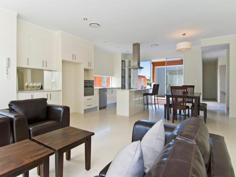 4/15 Andromeda Parade, Robina QLD 4226